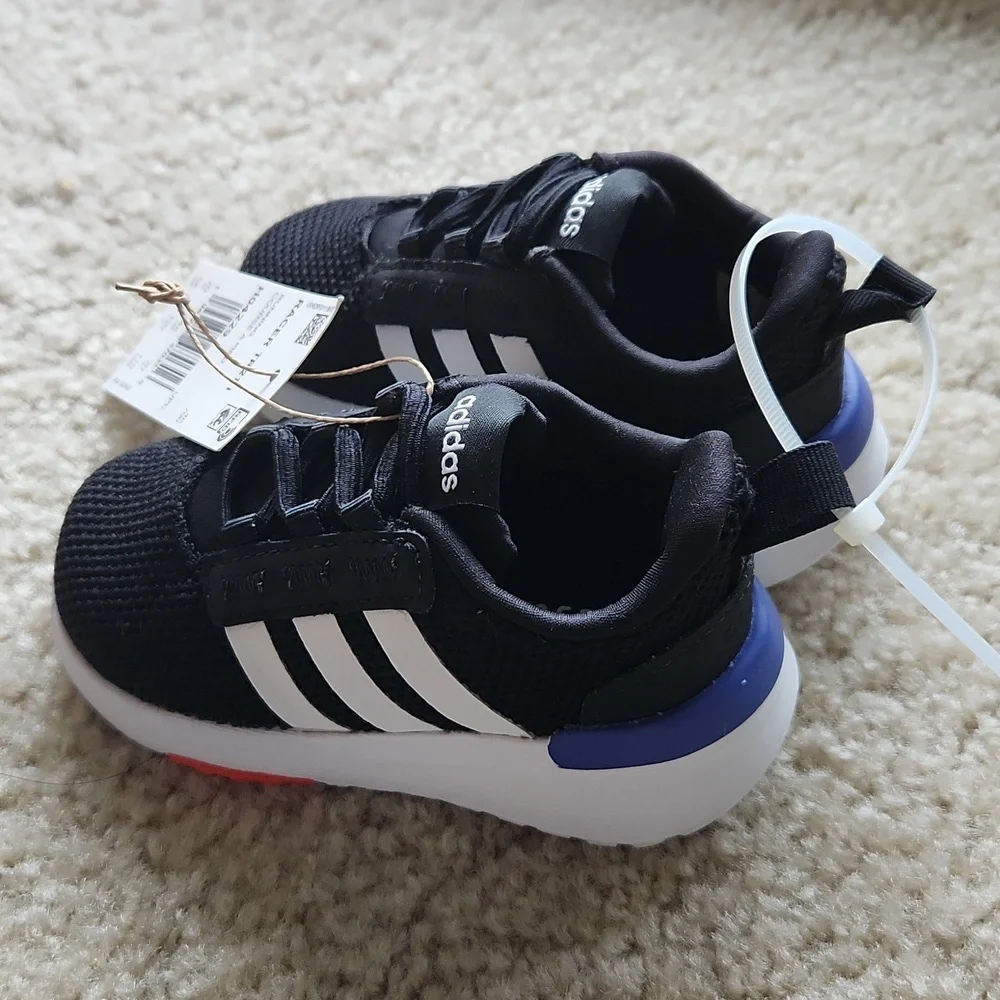 NWB Adidas racer TR21 running sneaker
